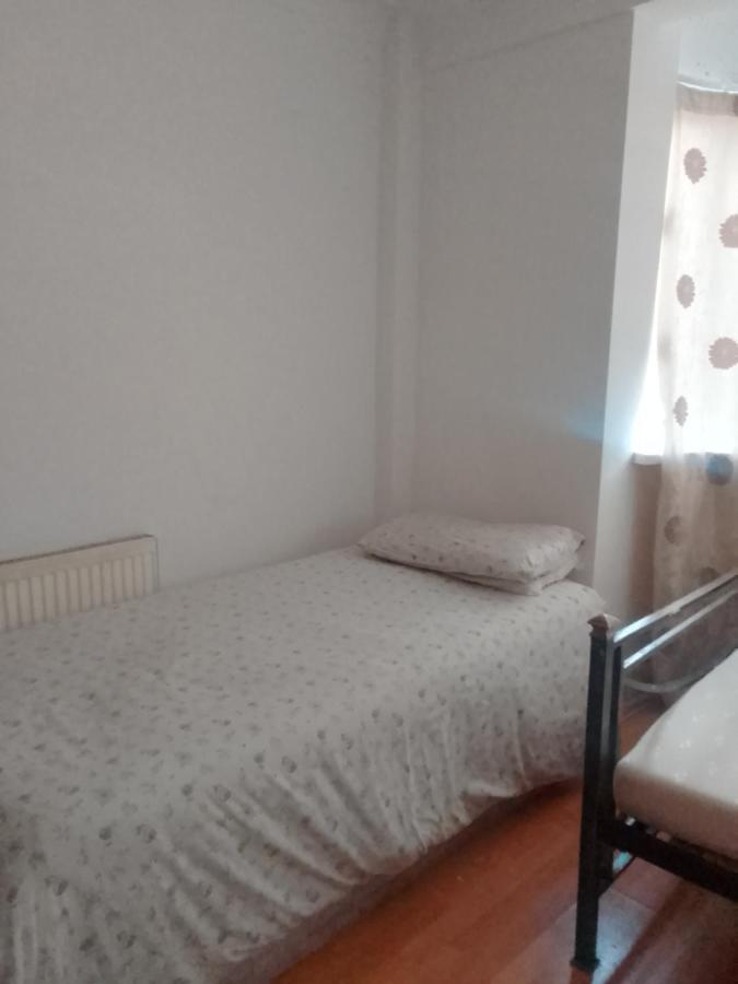 Hostel Private In 3 Bedroom Flat!!